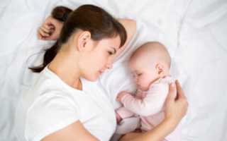 Советы родителям: как правильно лечить сопли у новорожденного